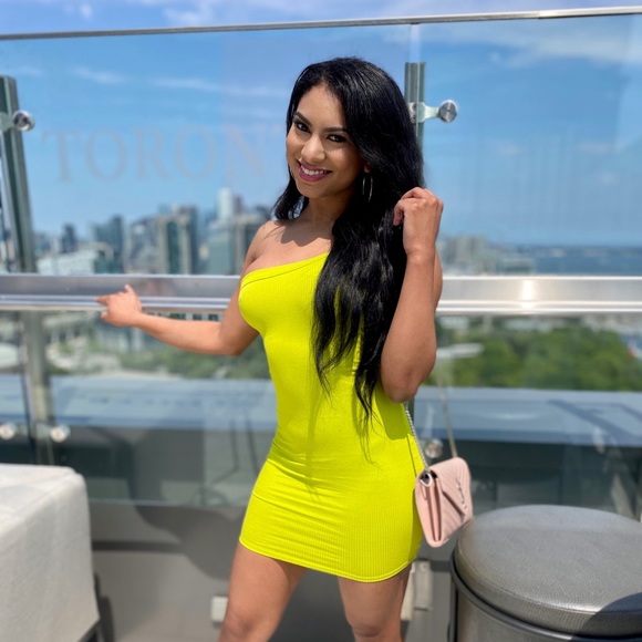 Snatches one shoulder dress - Picture 3 of 3